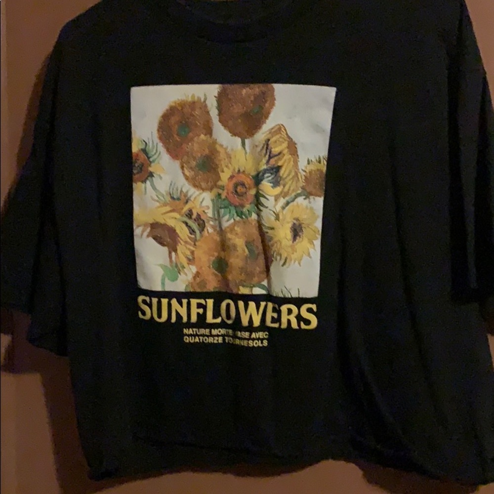 Black cropped T-shirt